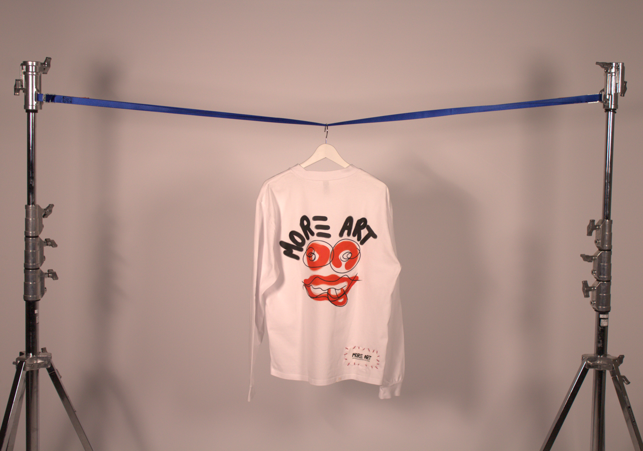 More Art smile long sleeve